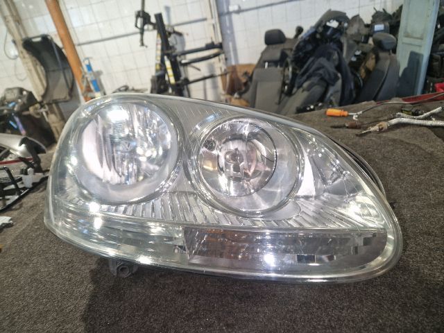 bontott VW GOLF V Jobb Fényszóró