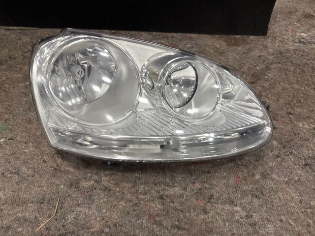 bontott VW GOLF V Jobb Fényszóró