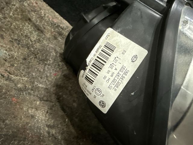 bontott VW GOLF V Jobb Fényszóró