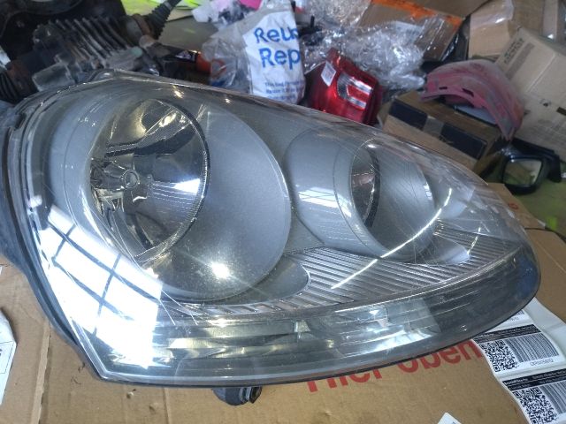 bontott VW GOLF V Jobb Fényszóró