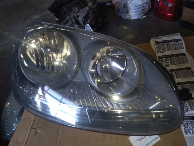 bontott VW GOLF V Jobb Fényszóró