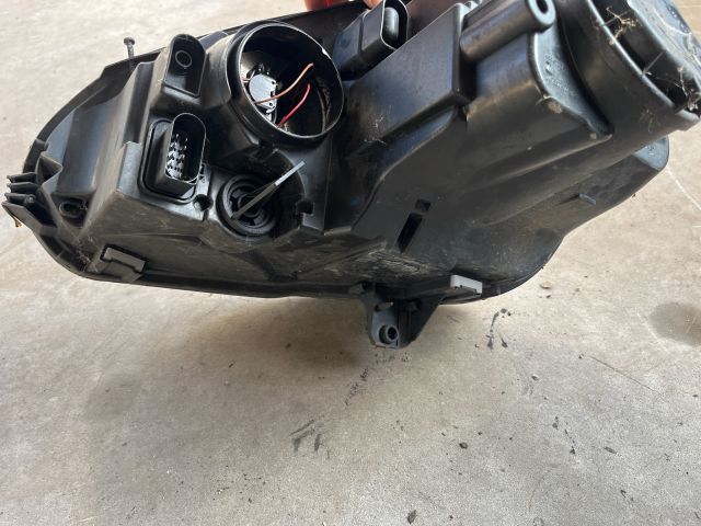 bontott VW GOLF V Jobb Fényszóró