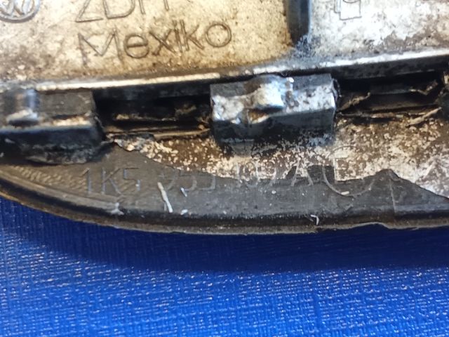 bontott VW GOLF V Jobb Fényszórómosó Fedél