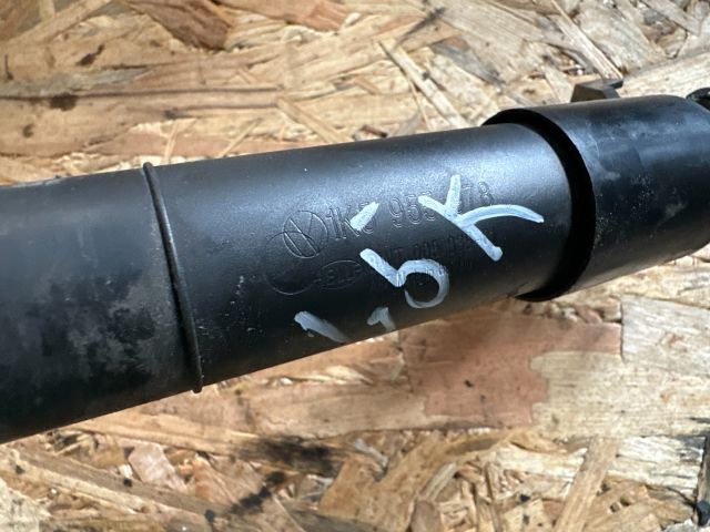 bontott VW GOLF V Jobb Fényszórómosó Fúvóka