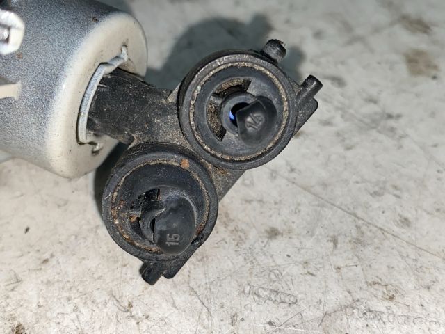 bontott VW GOLF V Jobb Fényszórómosó Fúvóka