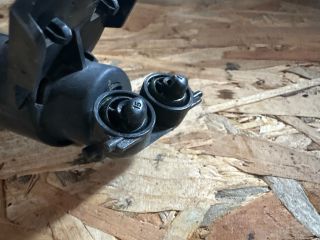 bontott VW GOLF V Jobb Fényszórómosó Fúvóka