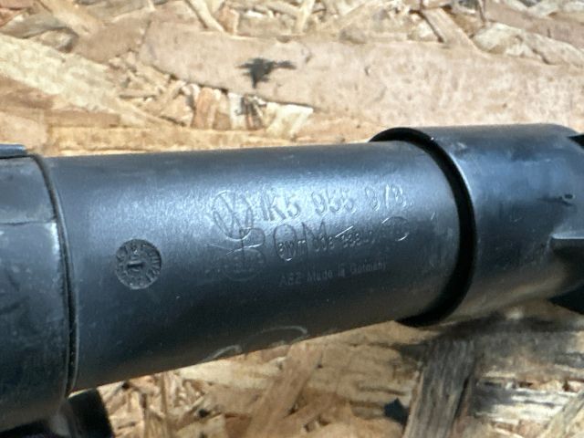 bontott VW GOLF V Jobb Fényszórómosó Fúvóka