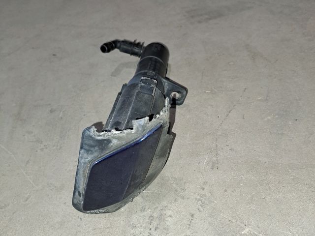 bontott VW GOLF V Jobb Fényszórómosó Fúvóka