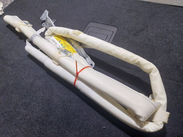 bontott VW GOLF V Jobb Függönylégzsák és Oldallégzsák