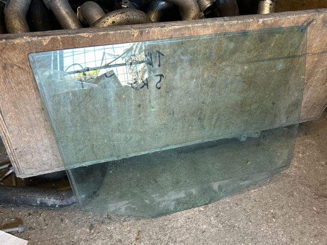 bontott VW GOLF V Jobb hátsó Ablak