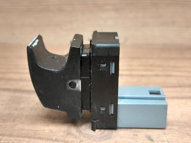 bontott VW GOLF V Jobb hátsó Ablakemelő Kapcsoló