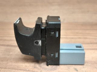 bontott VW GOLF V Jobb hátsó Ablakemelő Kapcsoló