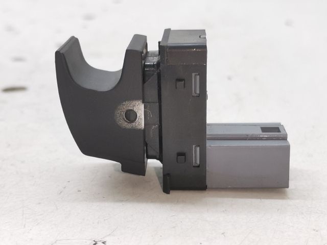 bontott VW GOLF V Jobb hátsó Ablakemelő Kapcsoló