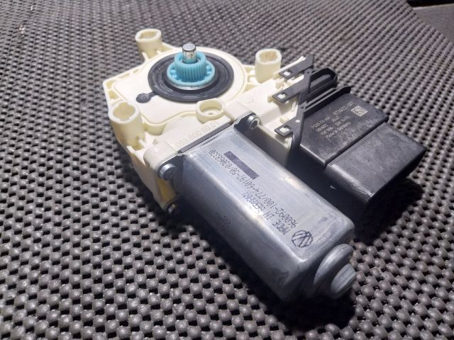 bontott VW GOLF V Jobb hátsó Ablakemelő Motor