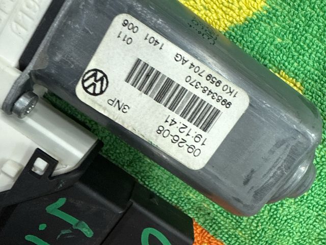 bontott VW GOLF V Jobb hátsó Ablakemelő Motor