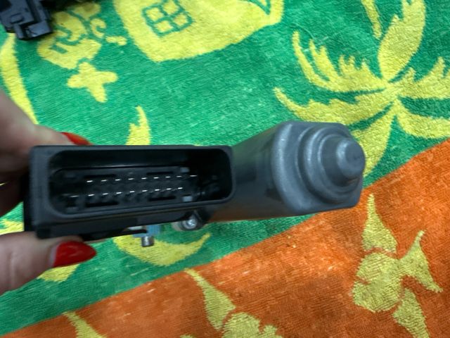 bontott VW GOLF V Jobb hátsó Ablakemelő Motor