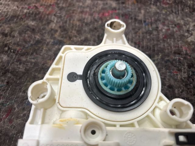 bontott VW GOLF V Jobb hátsó Ablakemelő Motor