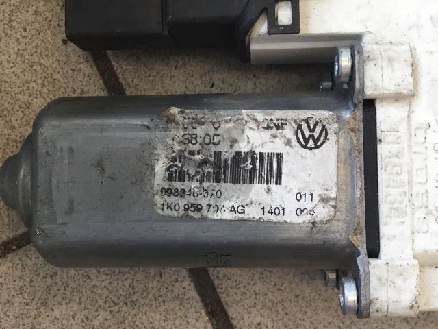 bontott VW GOLF V Jobb hátsó Ablakemelő Motor