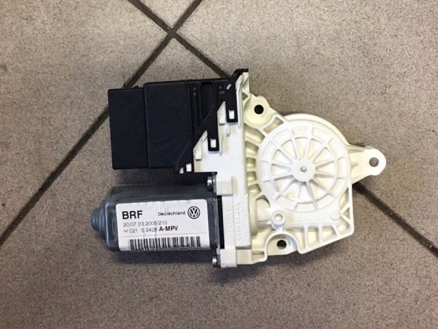 bontott VW GOLF V Jobb hátsó Ablakemelő Motor