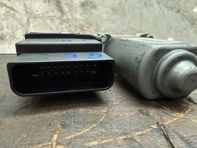 bontott VW GOLF V Jobb hátsó Ablakemelő Motor