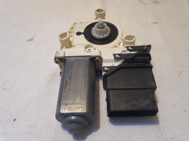 bontott VW GOLF V Jobb hátsó Ablakemelő Motor