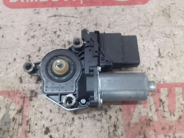 bontott VW GOLF V Jobb hátsó Ablakemelő Motor