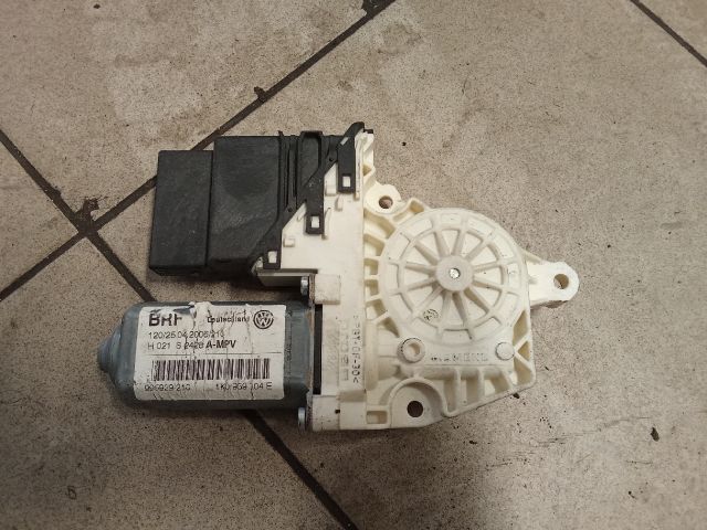 bontott VW GOLF V Jobb hátsó Ablakemelő Motor