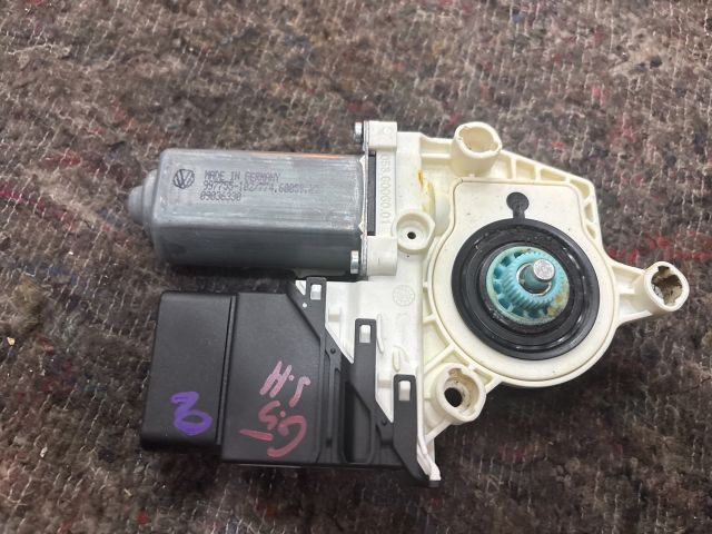 bontott VW GOLF V Jobb hátsó Ablakemelő Motor