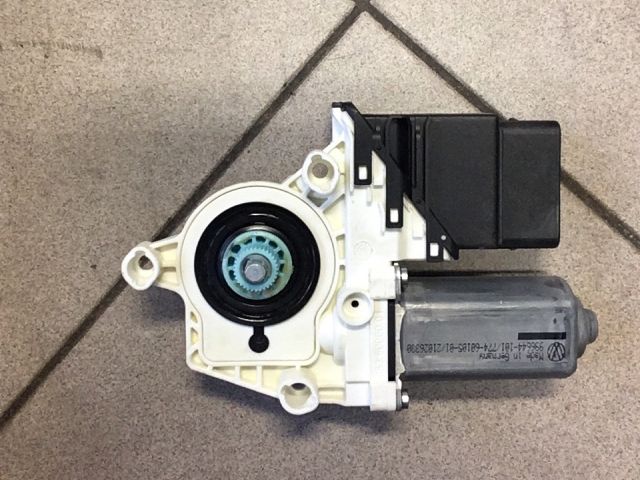 bontott VW GOLF V Jobb hátsó Ablakemelő Motor