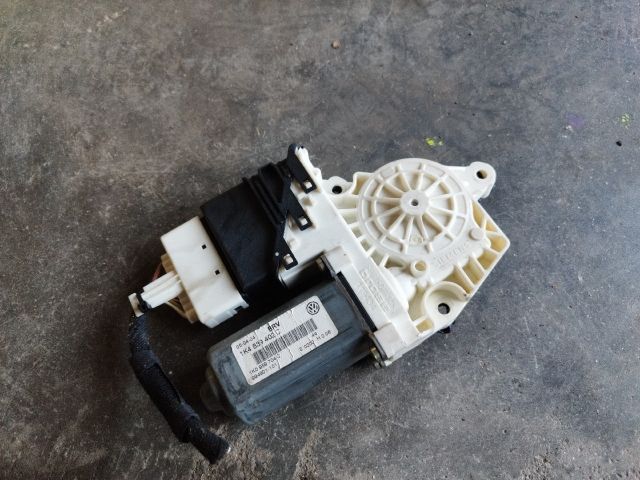 bontott VW GOLF V Jobb hátsó Ablakemelő Motor