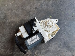bontott VW GOLF V Jobb hátsó Ablakemelő Motor