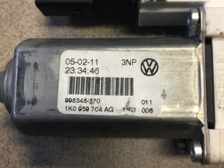 bontott VW GOLF V Jobb hátsó Ablakemelő Motor