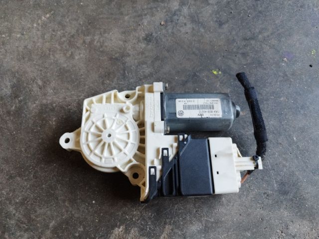 bontott VW GOLF V Jobb hátsó Ablakemelő Motor