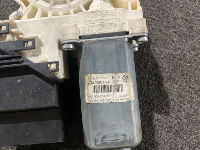 bontott VW GOLF V Jobb hátsó Ablakemelő Motor