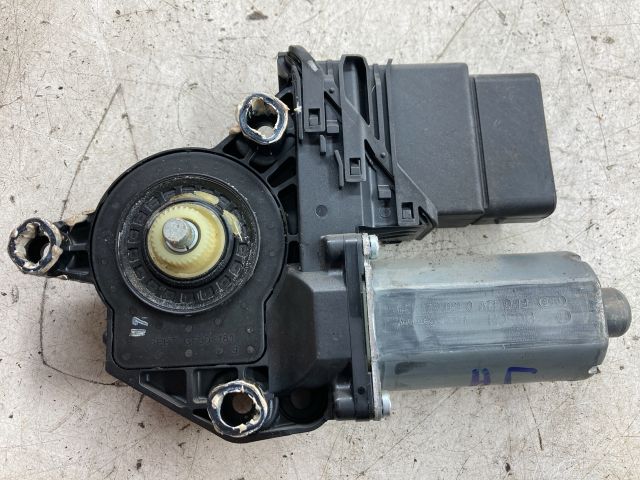 bontott VW GOLF V Jobb hátsó Ablakemelő Motor