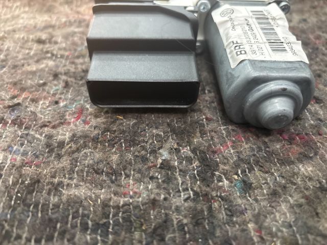 bontott VW GOLF V Jobb hátsó Ablakemelő Motor