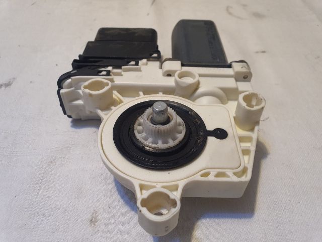 bontott VW GOLF V Jobb hátsó Ablakemelő Motor