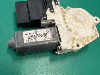 bontott VW GOLF V Jobb hátsó Ablakemelő Motor