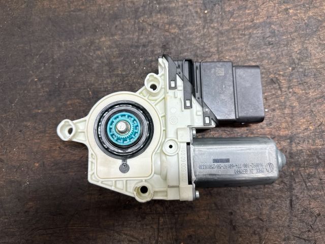 bontott VW GOLF V Jobb hátsó Ablakemelő Motor