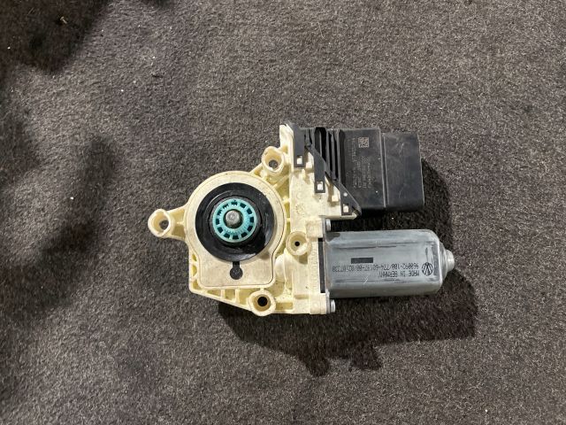 bontott VW GOLF V Jobb hátsó Ablakemelő Motor