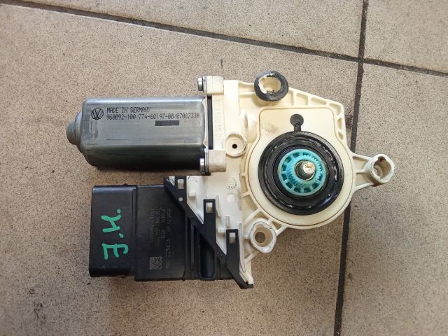 bontott VW GOLF V Jobb hátsó Ablakemelő Motor