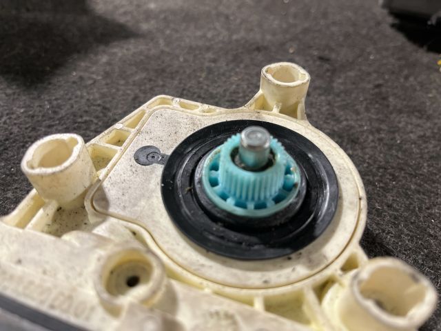 bontott VW GOLF V Jobb hátsó Ablakemelő Motor