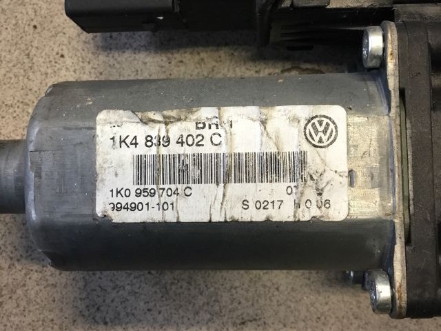 bontott VW GOLF V Jobb hátsó Ablakemelő Motor