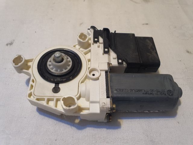 bontott VW GOLF V Jobb hátsó Ablakemelő Motor