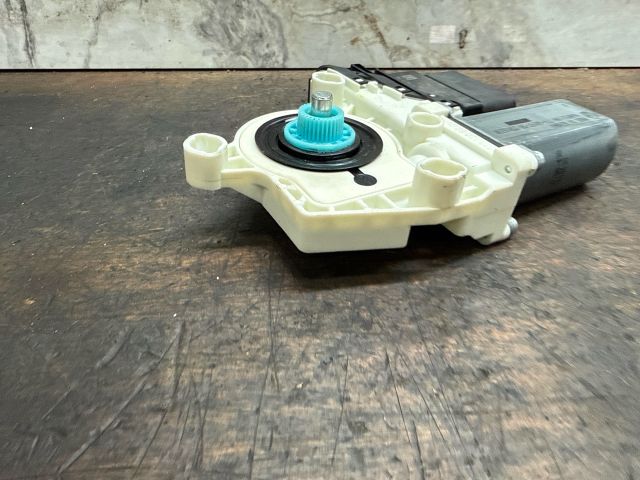 bontott VW GOLF V Jobb hátsó Ablakemelő Motor