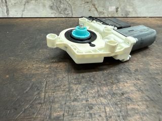 bontott VW GOLF V Jobb hátsó Ablakemelő Motor