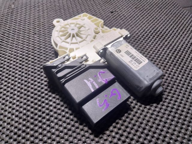 bontott VW GOLF V Jobb hátsó Ablakemelő Motor