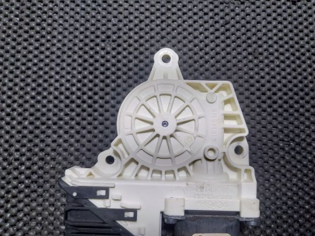 bontott VW GOLF V Jobb hátsó Ablakemelő Motor