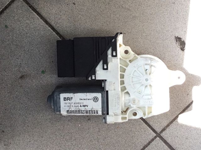 bontott VW GOLF V Jobb hátsó Ablakemelő Motor