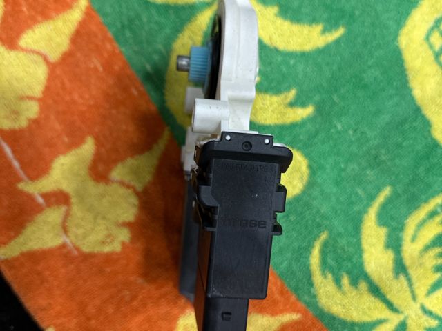 bontott VW GOLF V Jobb hátsó Ablakemelő Motor